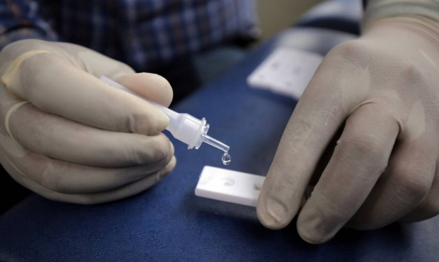 Κορονοϊός: «Τρέχει» ο διαγωνισμός για τα self-test - Ο ΣΕΙΒ και τα ερωτήματα περί προδιαγραφών 
