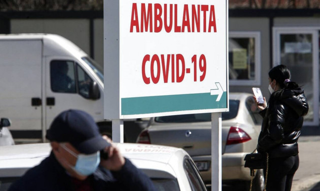 Σκόπια: Ραγδαία εξάπλωση του κορονοϊού –Στη Σερβία κατά χιλιάδες πηγαίνουν οι πολίτες για εμβολιασμό