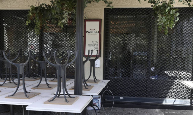 Ανάβει το «πράσινο» φως για άνοιγμα της κοινωνίας - Τα σενάρια για εστίαση, σχολεία, λιανεμπόριο