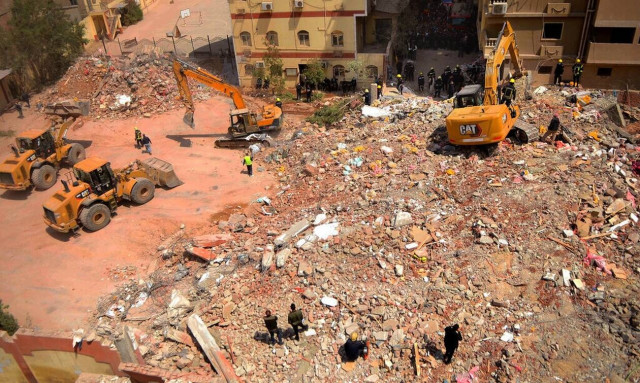 Κάιρο: Στους 16 οι νεκροί από την κατάρρευση δεκαώροφου κτηρίου - Έρευνες για άλλους εγκλωβισμένους