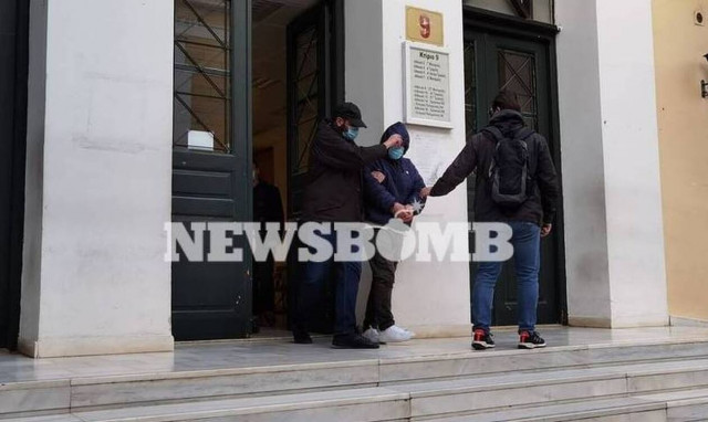 Ριφιφί θυρίδων στο Ψυχικό: Στο «μικροσκόπιο» των Αρχών 50χρονη - Νέα φωτογραφία ντοκουμέντο 