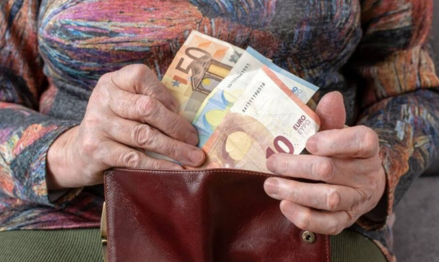 Συντάξεις: «Κλείδωσαν» αναδρομικά 11 μηνών - Ποιοι θα πάρουν έως 6.000 ευρώ (ΠΙΝΑΚΕΣ)