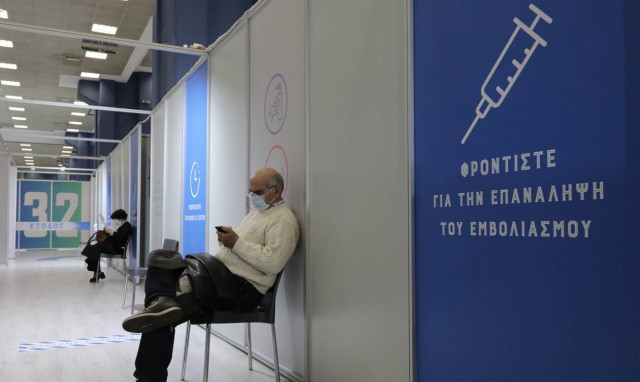 «Βόμβα» Καπραβέλου στο Newsbomb.gr: Φοβόμαστε εμφάνιση στελέχους που δεν θα πιάνει το εμβόλιο