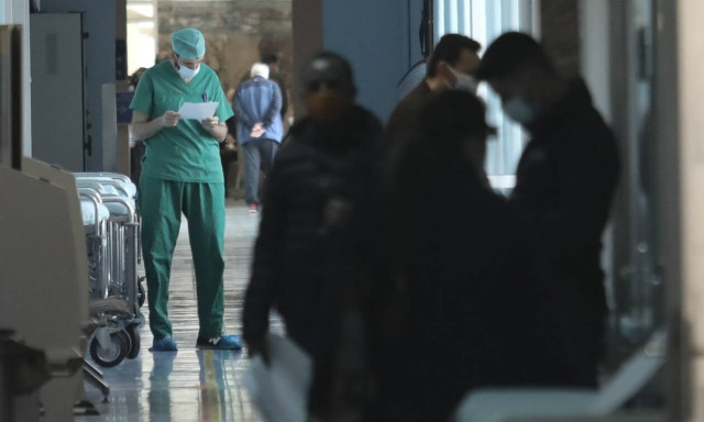 Κρούσματα σήμερα: Νέο 24ωρο αγωνίας για τα επιδημιολογικά δεδομένα – Στενάζουν οι ΜΕΘ