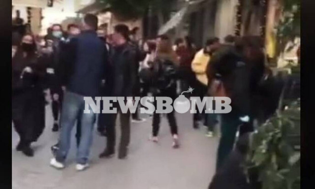 Lockdown: Δεν υπάρχει... σωτηρία! Απίστευτος συνωστισμός σε Ψυρρή, Πλάκα, Μοναστηράκι για ένα ποτό