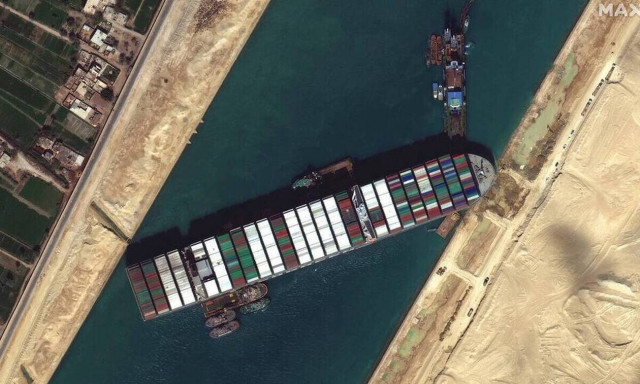 Διώρυγα του Σουέζ: «Θολό» παραμένει το τοπίο για το πότε θα επαναλειτουργήσει