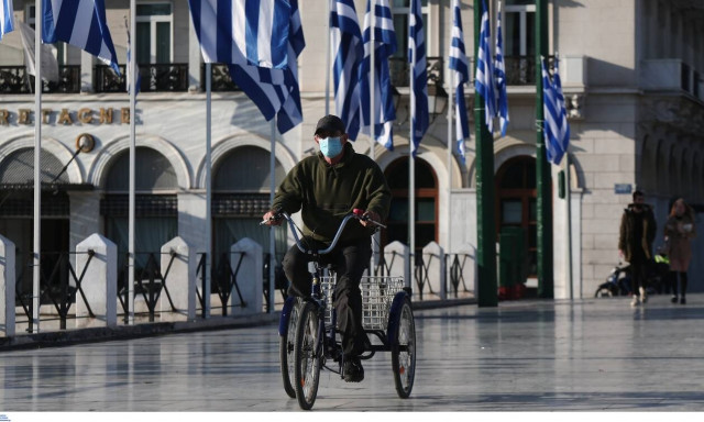 «Επιστροφή στην κανονικότητα»: Τι θα ανοίξει πριν το Πάσχα - Πότε θα απελευθερωθούν οι μετακινήσεις