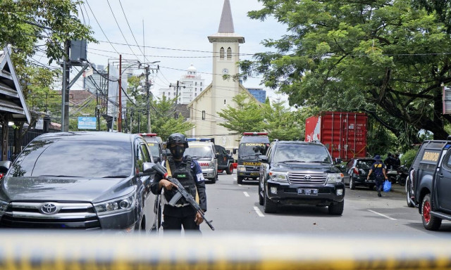 Ινδονησία: Δύο οι δράστες της βομβιστικής επίθεσης έξω από εκκλησία – 14 οι τραυματίες (vids)