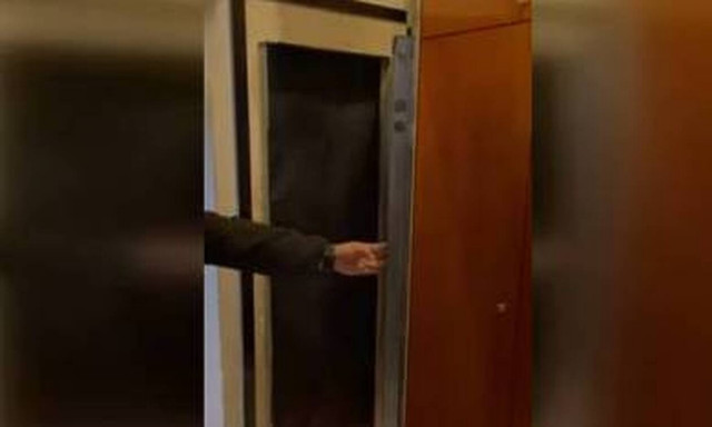 Θεσσαλονίκη: Δεν πίστευαν στα μάτια τους οι αστυνομικοί – Τι βρήκαν πίσω από καθρέφτη (vid)