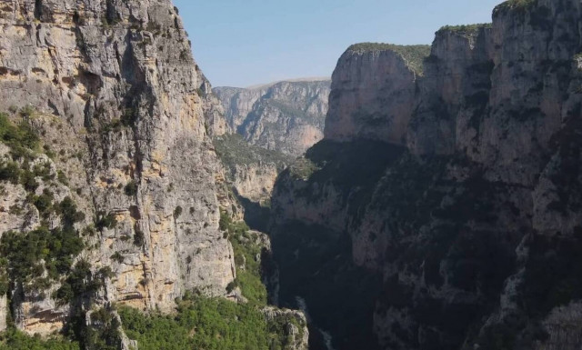 Μονοδένδρι: Το πιο επικίνδυνο μονοπάτι της Ελλάδας (video)