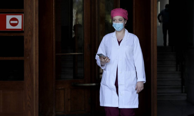 Δεν είναι καλά τα νέα - Εξαδάκτυλος: Θα αυξηθούν θάνατοι και διασωληνωμένοι