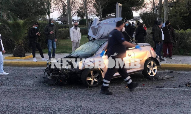 Σοβαρό τροχαίο στην παραλιακή - Δείτε φωτογραφίες και βίντεο του Newsbomb.gr από το σημείο