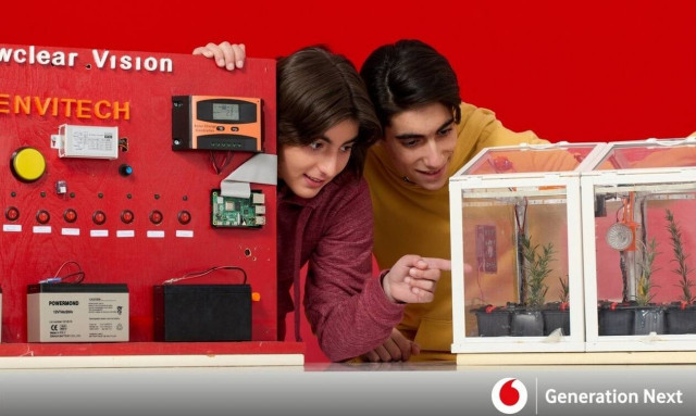 Generation Next: Πώς δύο μαθητές από το Κερατσίνι δημιούργησαν ένα έξυπνο σύστημα αειφόρου γεωργίας