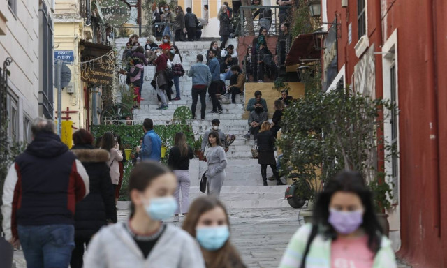 Κωδικός «άρση lockdown»: Με το βλέμμα στο Πάσχα - Οι ημερομηνίες για αγορά, εστίαση, μετακινήσεις