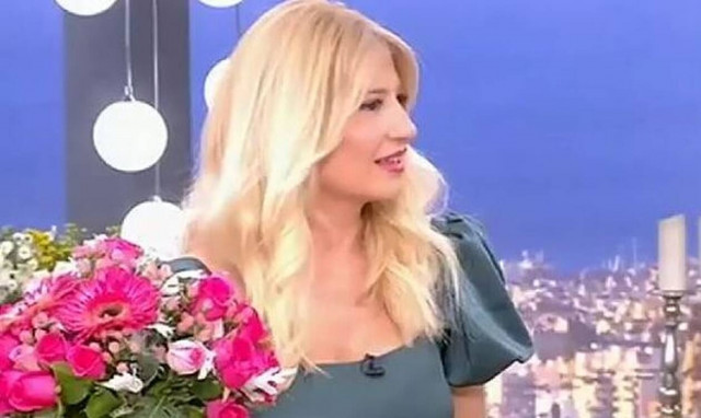 Φαίη Σκορδά: «Είναι όλη μου η πλευρά μαυρισμένη» - Ατύχημα για την παρουσιάστρια (vid)