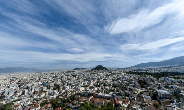 Καιρός τώρα: Με λιακάδα ξεκινάει η Δευτέρα - Πού και πότε θα βρέξει