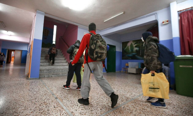 Άνοιγμα σχολείων: Ιδανικά την επόμενη εβδομάδα «κουδούνι» σε Γυμνάσια, Λύκεια – Τι δήλωσε η Κεραμέως