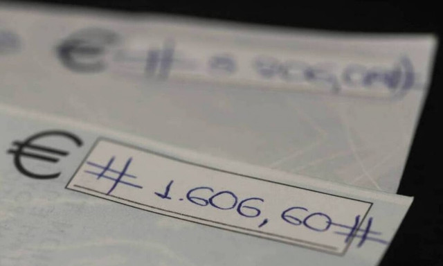 Τι θα ισχύσει με τις επιταγές που πρέπει να πληρωθούν έως τις 30 Απριλίου