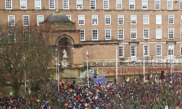 Βρετανία: Ένα άγαλμα αφιερωμένο στη Γκρέτα Τούνμπεργκ προκαλεί διαμάχη σε βρετανικό πανεπιστήμιο