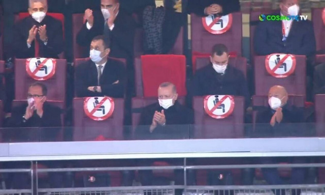 Ταγίπ Ερντογάν: Δεν έφερε γούρι στην Τουρκία – Απίστευτη «γκέλα» με τη Λετονία (video)