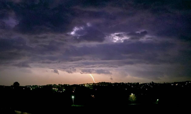 Καιρός: Βροχές, καταιγίδες και ισχυροί άνεμοι τις επόμενες ώρες - Πού θα «χτυπήσουν» τα φαινόμενα
