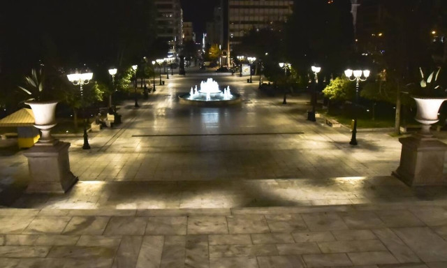 Lockdown: «Αγκάθι» η χαλάρωση των μέτρων - Πώς θα ανοίξουμε με τόσα κρούσματα;