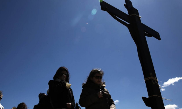 Μετακίνηση εκτός νομού: Πότε θα κινούμαστε ελεύθερα - Θα πάμε στα χωριά μας το Πάσχα;