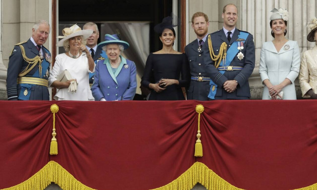 Παλάτι του Μπάκιγχαμ: «Η οικογένεια έχει ιστορικό ψυχολογικών προβλημάτων» λέει βασιλικός βιογράφος