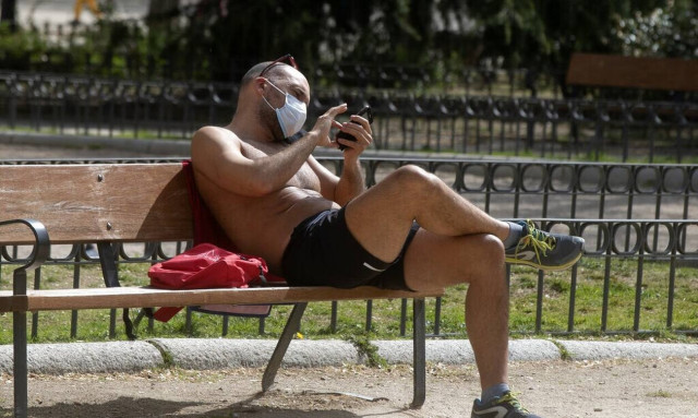 Κορονοϊός - Ισπανία: Υποχρεωτική χρήση μάσκας ακόμα και σε απόσταση σε παραλίες και πάρκα