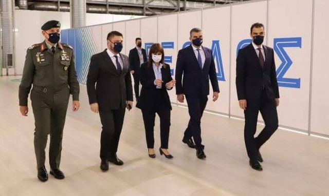 Ένοπλες Δυνάμεις: Φωνάζουν «παρών» και στον εμβολιασμό - Στην πρώτη γραμμή με το mega εμβολιαστικό