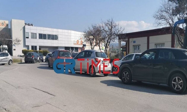 Καλαμαριά: Ουρές για drive through τεστ κορονοϊού (ΦΩΤΟ+VIDEO)