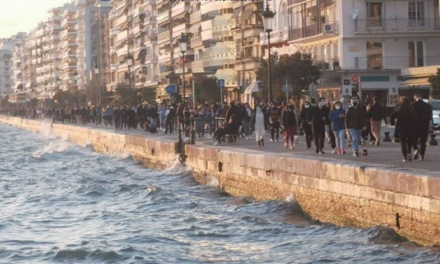 Lockdown: «Πλημμύρισε» από κόσμο η παραλία της Θεσσαλονίκης
