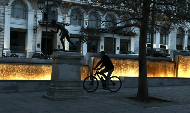 Κορονοϊός: Το μεγάλο δίλημμα για την άρση του lockdown - Εάν δεν προσέξουμε, θα χάσουμε το καλοκαίρι