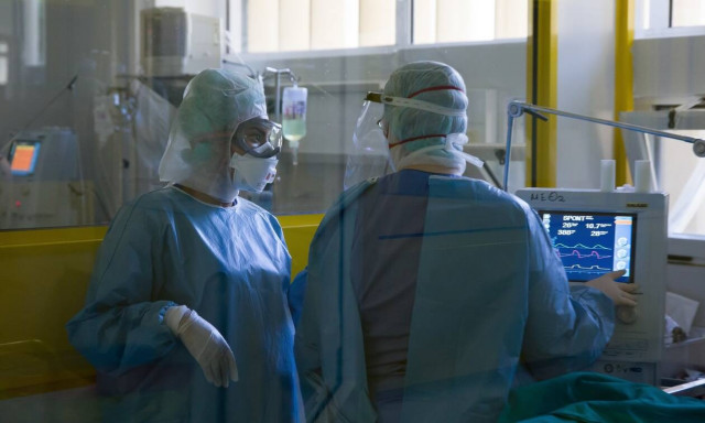 Ρεπορτάζ Newsbomb.gr: «Πόλεμος» στα νοσοκομεία πριν το άνοιγμα - 230 εισαγωγές σε μία νύχτα