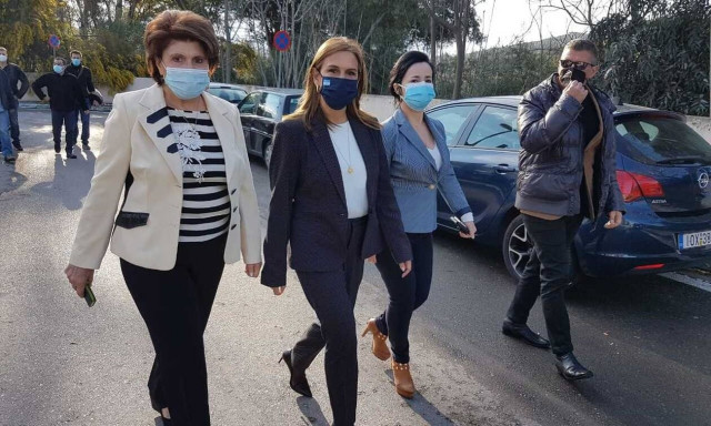 Ξεκίνησε ο εμβολιασμός των ασθενών στο Ψυχιατρικό Νοσοκομείο Αττικής «Δαφνί» - Επίσκεψη Ράπτη