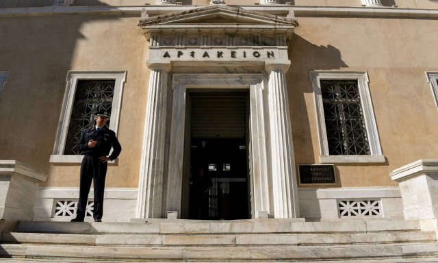 ΣτΕ: Συζητείται η αίτηση ακυρώσεως για το «λουκέτο» σε δραστηριότητες και την απαγόρευση κυκλοφορίας