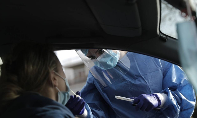 Βατόπουλος στο Newsbomb.gr: Επιτήρηση μέτρων και περισσότερα τεστ - Έτσι θα αποφύγουμε την έκρηξη