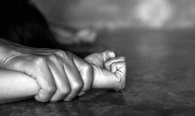 Κρήτη: Κατήγγειλε τον παππού του συζύγου της για βιασμό!