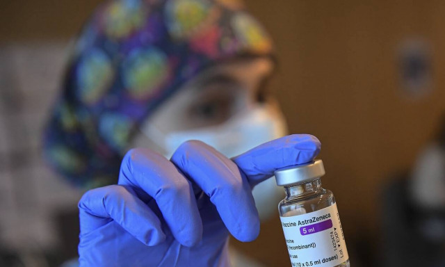 Εμβόλιο AstraZeneca: Υπάρχει τελικά κίνδυνος θρόμβωσης; 4 κρίσιμα ερωτήματα και απαντήσεις