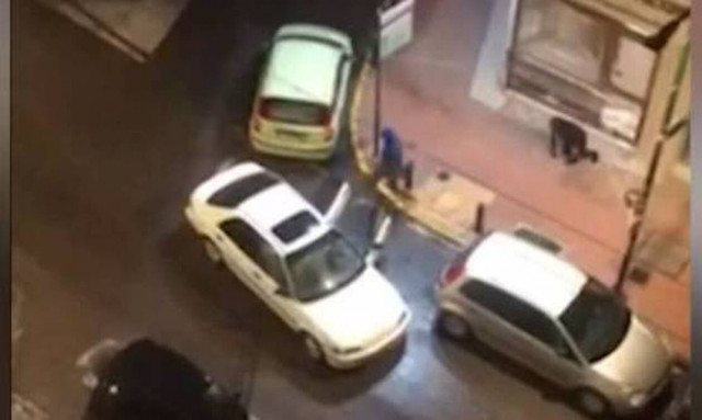 Βίντεο ντοκουμέντο: Καρέ - καρέ το άδειασμα κοσμηματοπωλείου στον Βύρωνα