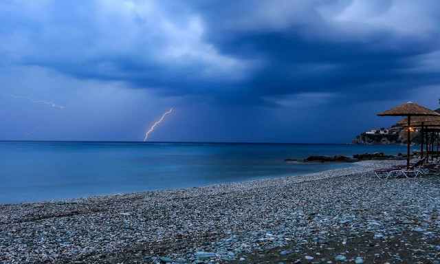 Καιρός: Πρωταπριλιά με βροχές και καταιγίδες - Πότε θα φτάσει τους 25 βαθμούς η θερμοκρασία