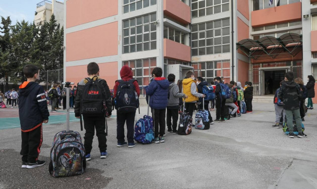 Σχολεία: Πότε και ποια ανοίγουν πρώτα – Ο ρόλος των self test που θα γίνονται κάθε Δευτέρα