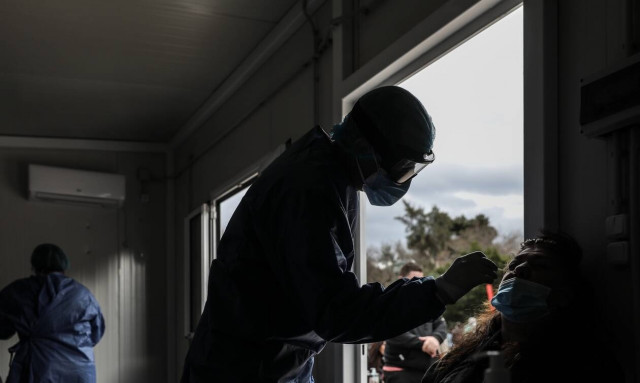 Κορονοϊός - Βασιλακόπουλος: Υποχρεωτικός εμβολιασμός ή αναστολή εργασίας για υγειονομικούς