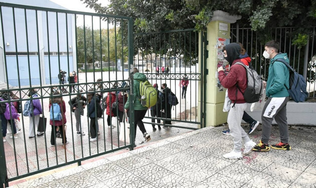 Σκέρτσος: Προτεραιότητα το άνοιγμα των σχολείων – Τι είπε για την εστίαση