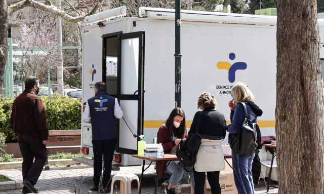 Καπραβέλος στο Newsbomb.gr: Είμαστε στην κορύφωση του 3ου κύματος – Επικίνδυνη η μέθοδος «ακορντεόν»