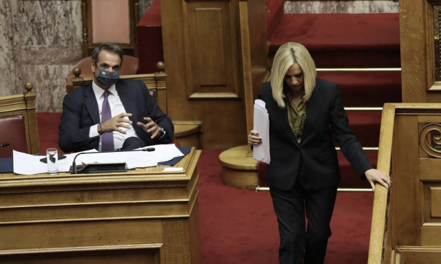 Ο Μητσοτάκης, η Φώφη, το μαστίγιο και το καρότο...