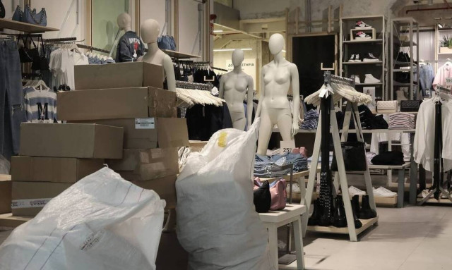 Lockdown: Πυρετώδεις προετοιμασίες στα καταστήματα λιανικής για το άνοιγμα