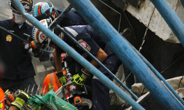 Τραγωδία στην Ταϊλάνδη: Πέντε νεκροί από κατάρρευση τριώροφης κατοικίας - Είχε τυλιχθεί στις φλόγες