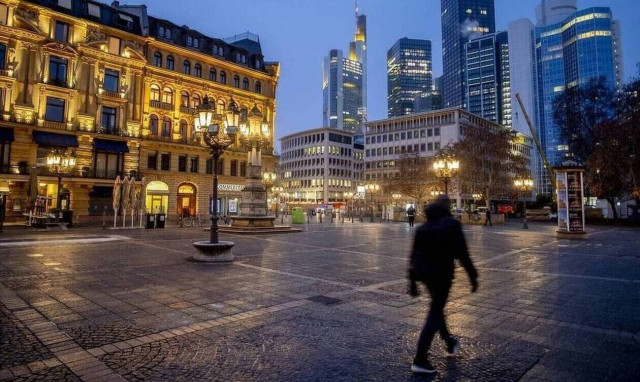 Γερμανία: Μια καρδιά από κεριά για τα θύματα του κορονοϊού   