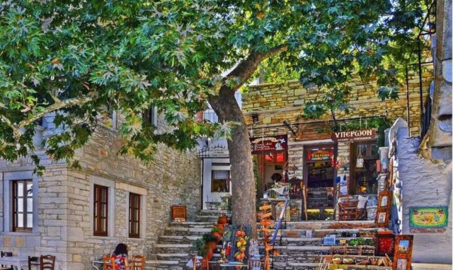 Απείρανθος: Το πανέμορφο Κρητικό χωριό που δεν βρίσκεται στην Κρήτη!